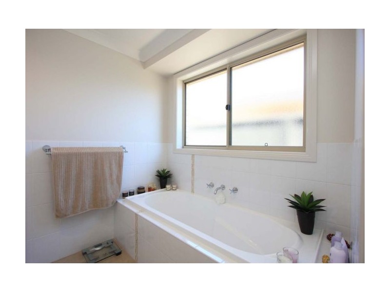 20 Squirrel Glider Dr, Thurgoona NSW 2640