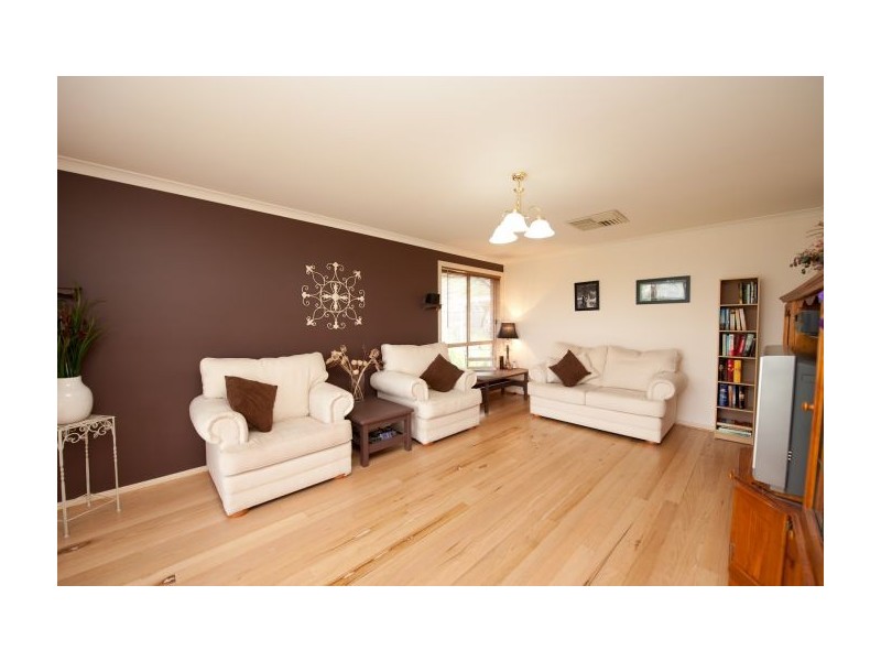 20 Faithful Street, Lavington NSW 2641