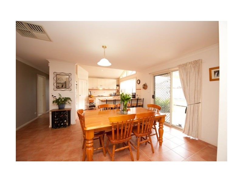20 Faithful Street, Lavington NSW 2641