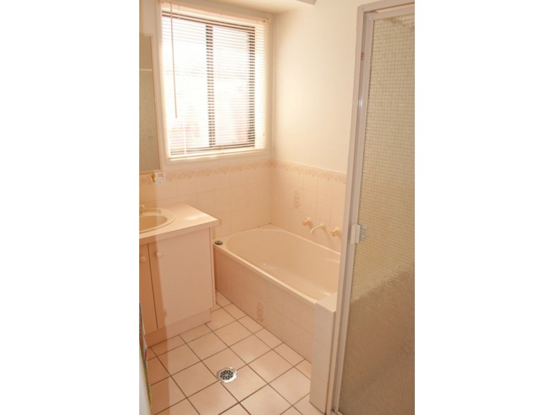 533 Schaeffer Street, Lavington NSW 2641