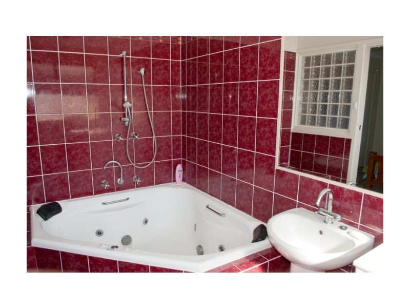 533 Schaeffer Street, Lavington NSW 2641