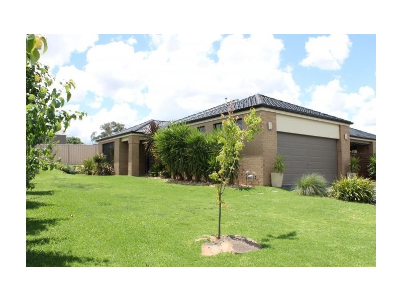 18 Rosewood Court, Thurgoona NSW 2640