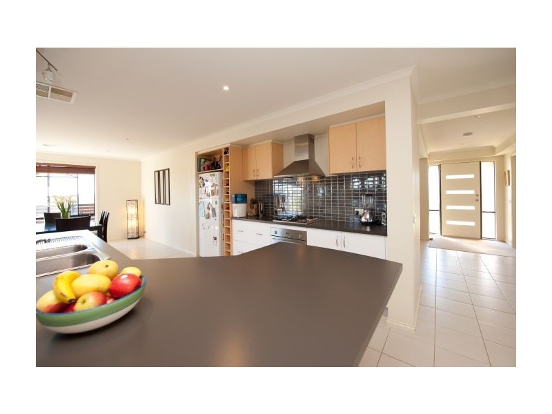 18 Rosewood Court, Thurgoona NSW 2640