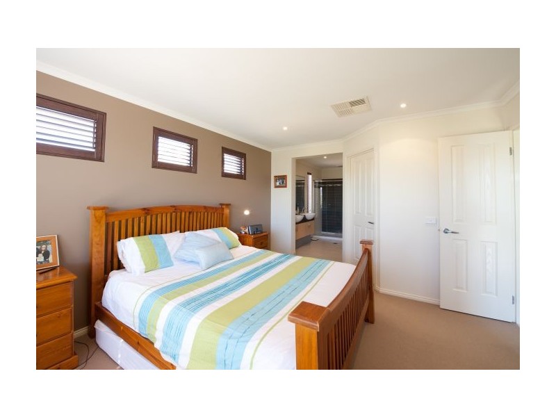 18 Rosewood Court, Thurgoona NSW 2640