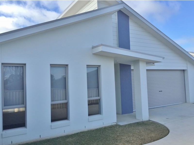 2/32 Whitton Drive, Thurgoona NSW 2640