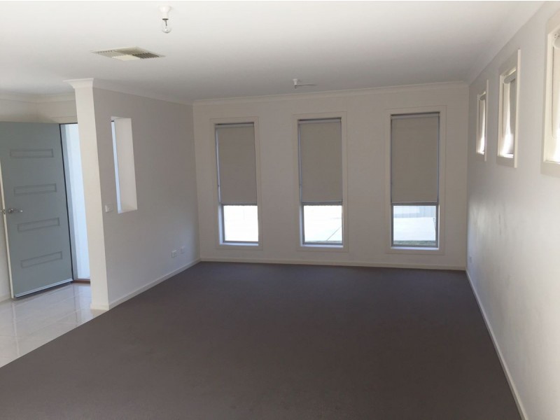 2/32 Whitton Drive, Thurgoona NSW 2640