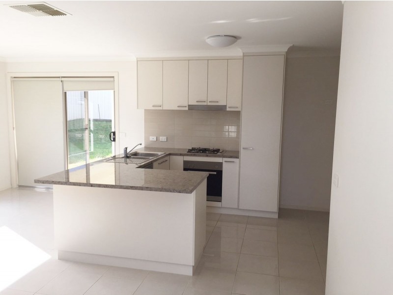 2/32 Whitton Drive, Thurgoona NSW 2640