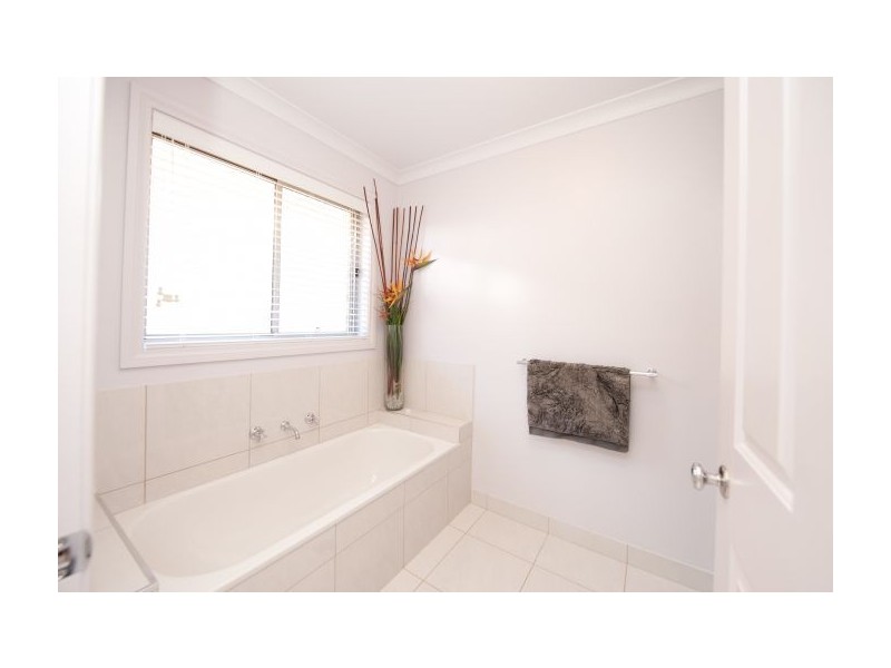 16 Bullfrog Crt, Thurgoona NSW 2640