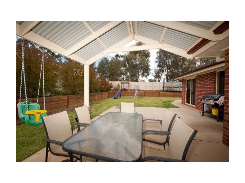 7 Dunne Crescent, Thurgoona NSW 2640