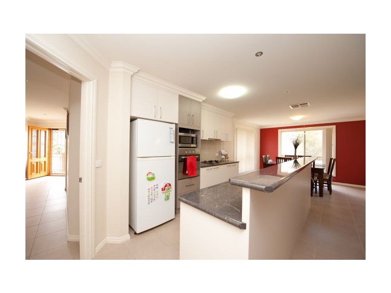 7 Dunne Crescent, Thurgoona NSW 2640