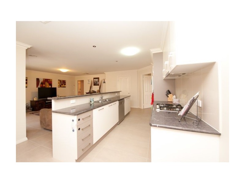 7 Dunne Crescent, Thurgoona NSW 2640