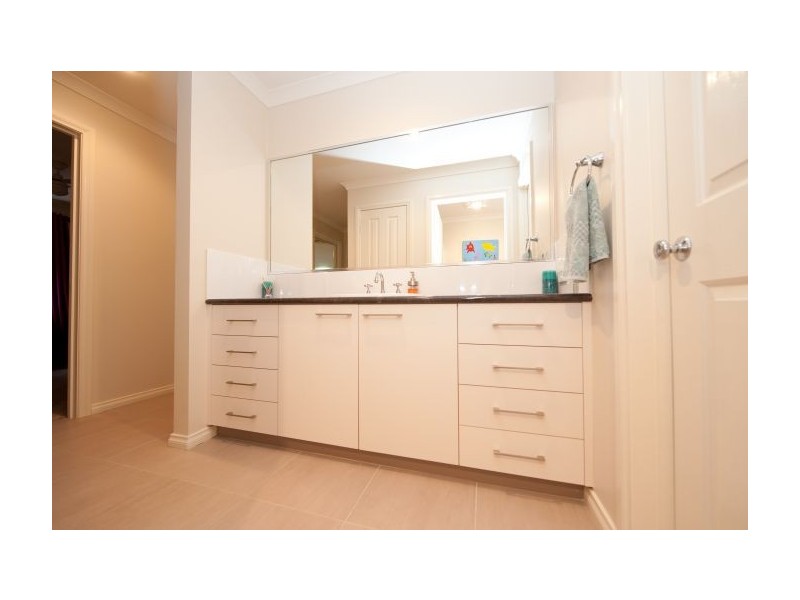 7 Dunne Crescent, Thurgoona NSW 2640