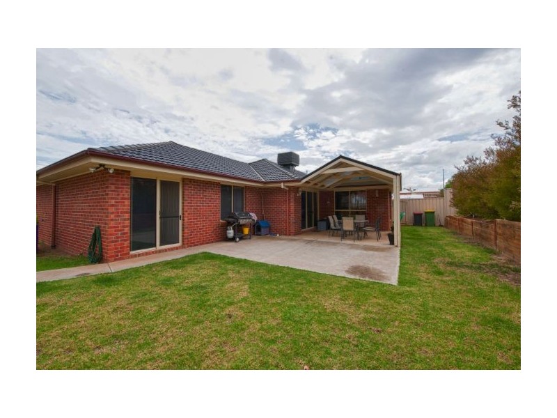 7 Dunne Crescent, Thurgoona NSW 2640