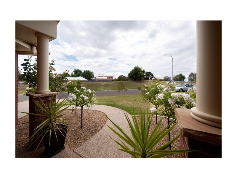 7 Dunne Crescent, Thurgoona NSW 2640