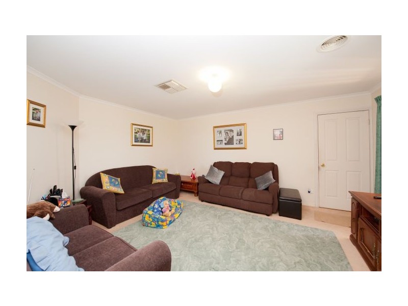 24 Fairbairn Crescent (Norris Park), Lavington NSW 2641