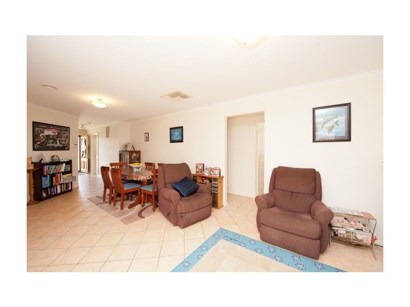 24 Fairbairn Crescent (Norris Park), Lavington NSW 2641