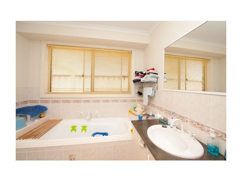 24 Fairbairn Crescent (Norris Park), Lavington NSW 2641