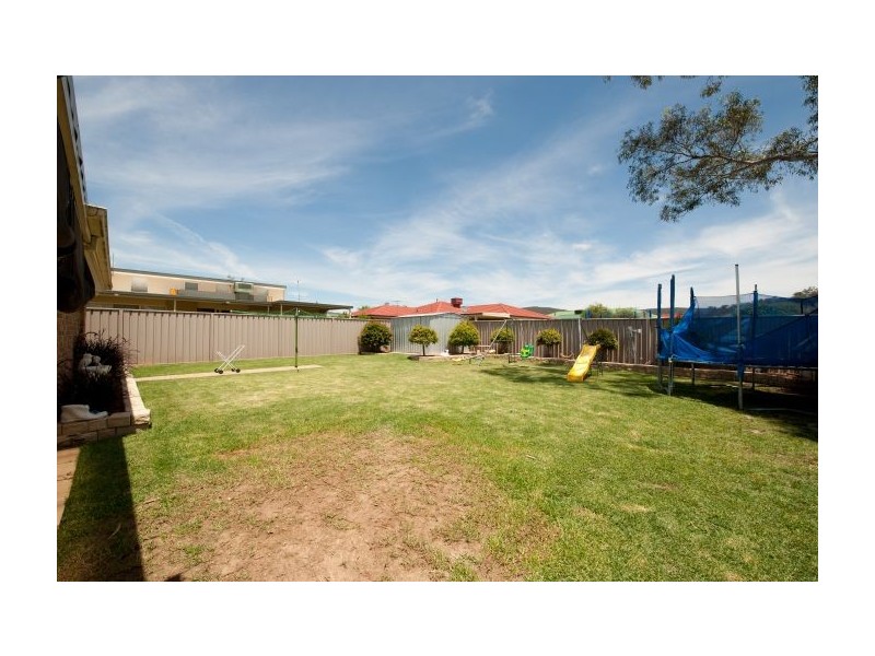 24 Fairbairn Crescent (Norris Park), Lavington NSW 2641