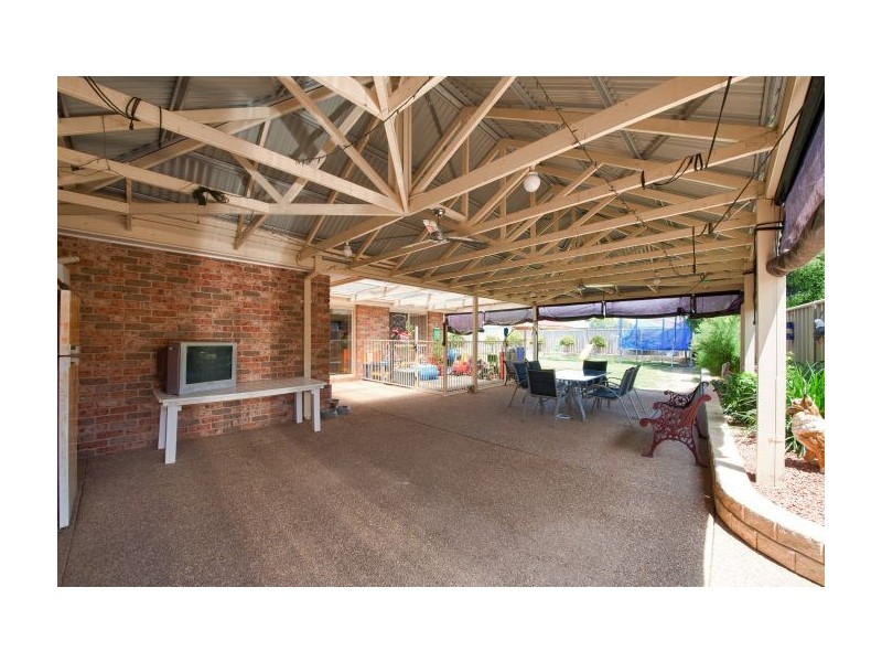 24 Fairbairn Crescent (Norris Park), Lavington NSW 2641