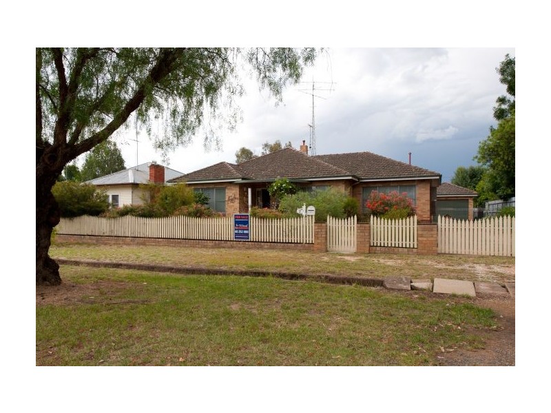 2 Hayes Street, Henty NSW 2658