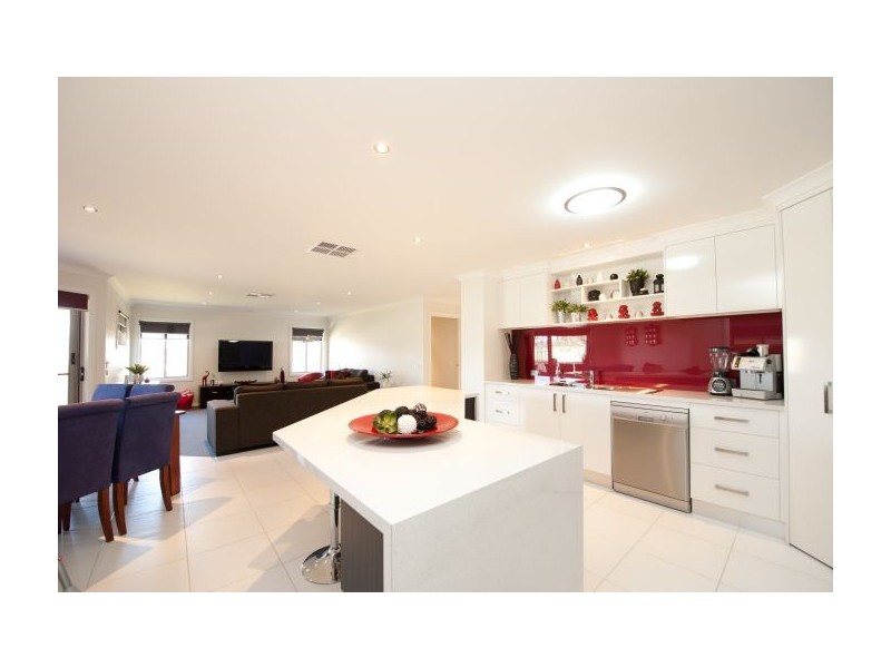 15 Redbox Drive, Thurgoona NSW 2640