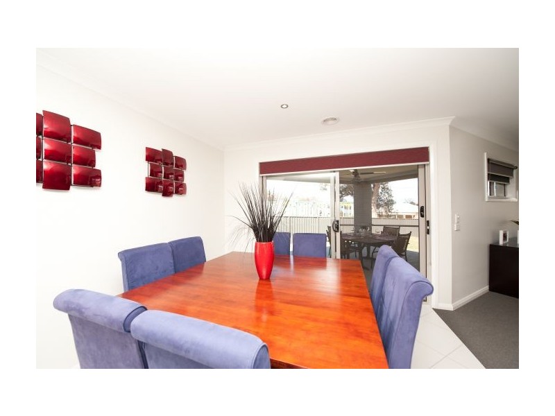 15 Redbox Drive, Thurgoona NSW 2640