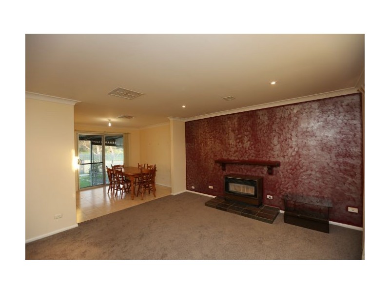 604 Krautz Street, Lavington NSW 2641