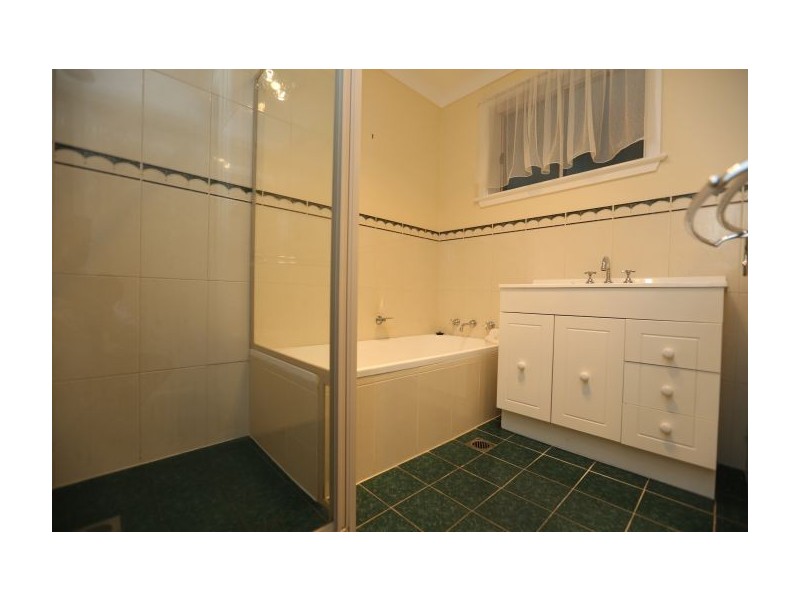 604 Krautz Street, Lavington NSW 2641