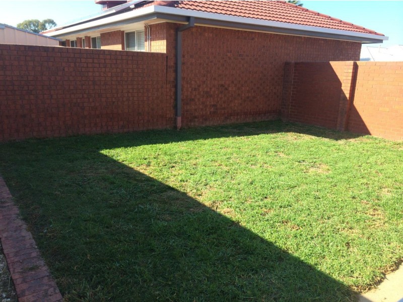 1/36 Jackling Dr, Lavington NSW 2641