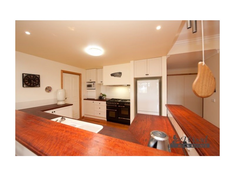 25 Jas Bell Drive, Table Top NSW 2640