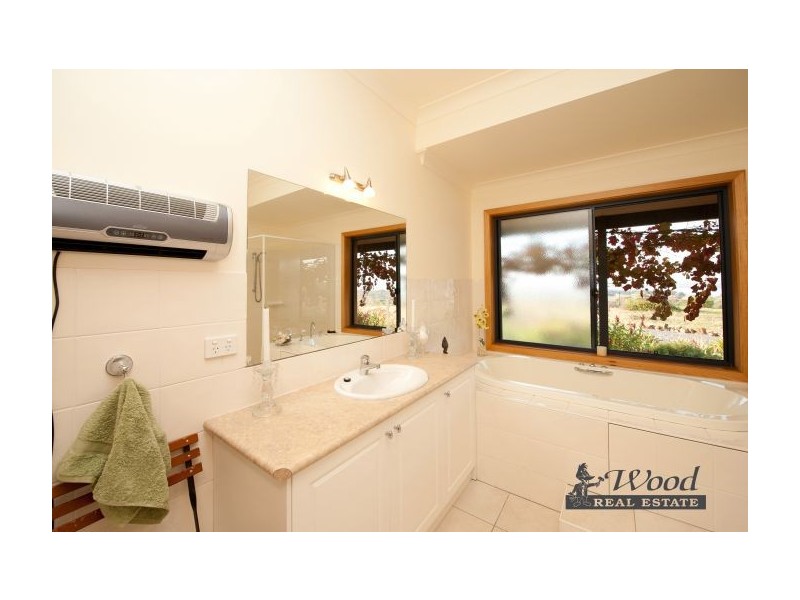 25 Jas Bell Drive, Table Top NSW 2640