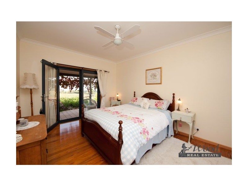 25 Jas Bell Drive, Table Top NSW 2640