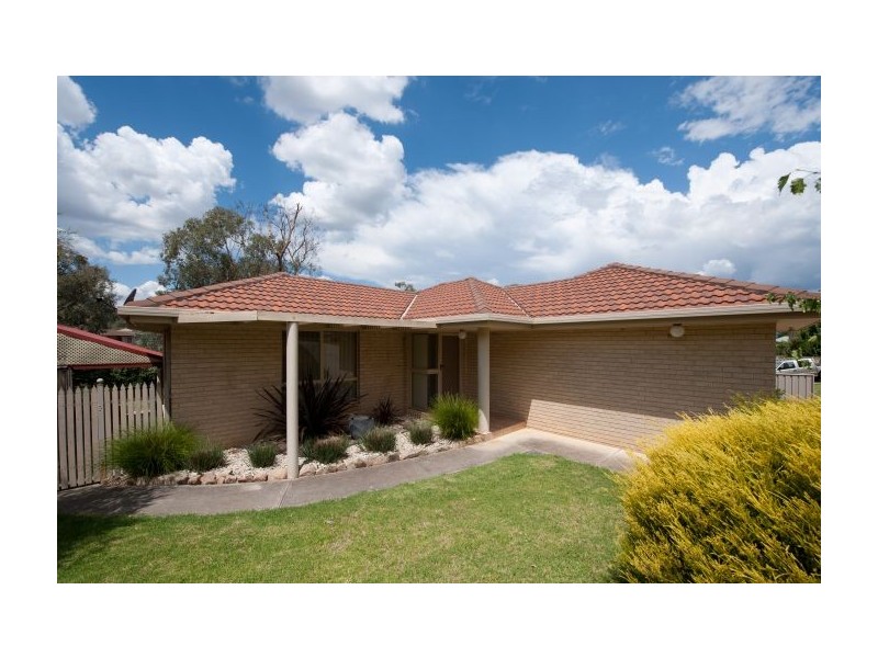 28 Briwood Crt, West Albury NSW 2640