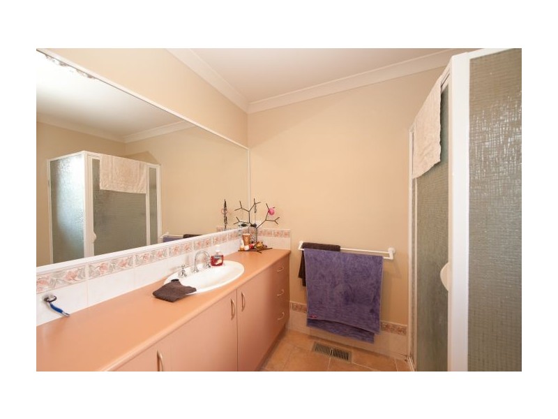 28 Briwood Crt, West Albury NSW 2640