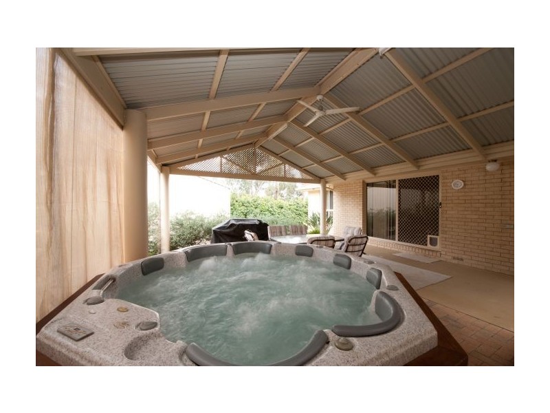 28 Briwood Crt, West Albury NSW 2640