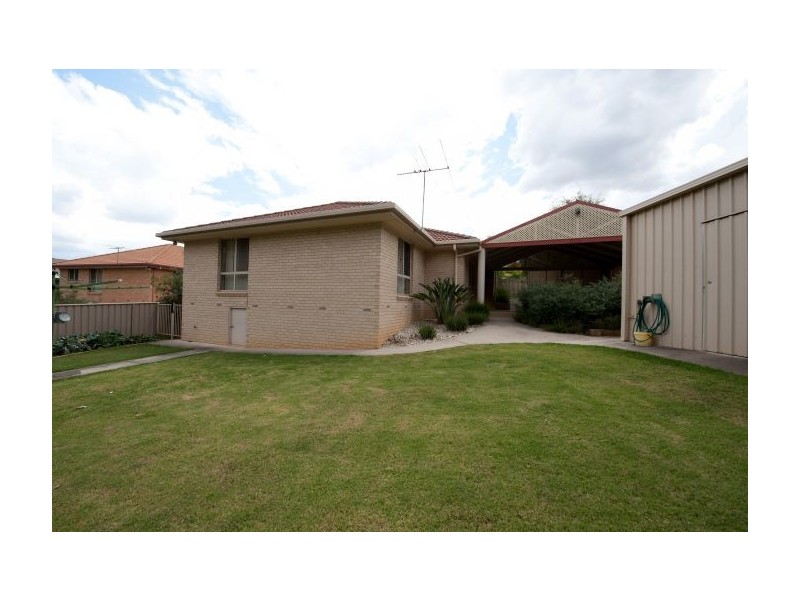 28 Briwood Crt, West Albury NSW 2640
