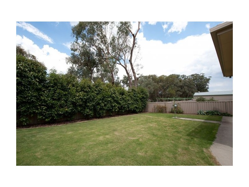 28 Briwood Crt, West Albury NSW 2640