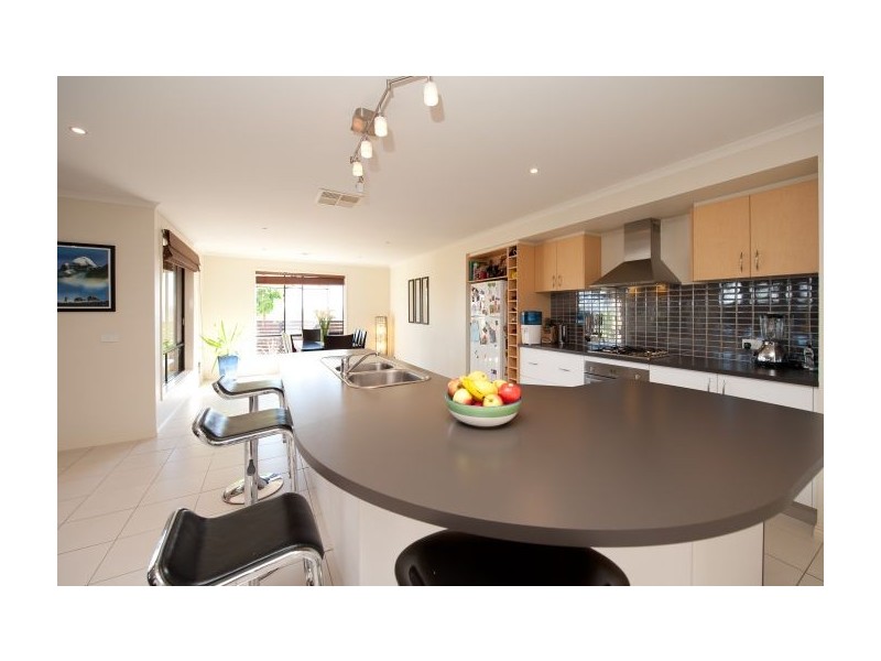 18 Rosewood Crt, Thurgoona NSW 2640