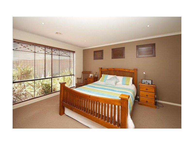 18 Rosewood Crt, Thurgoona NSW 2640