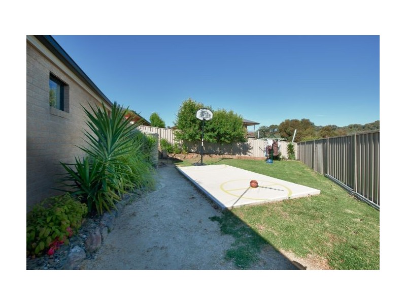 18 Rosewood Crt, Thurgoona NSW 2640