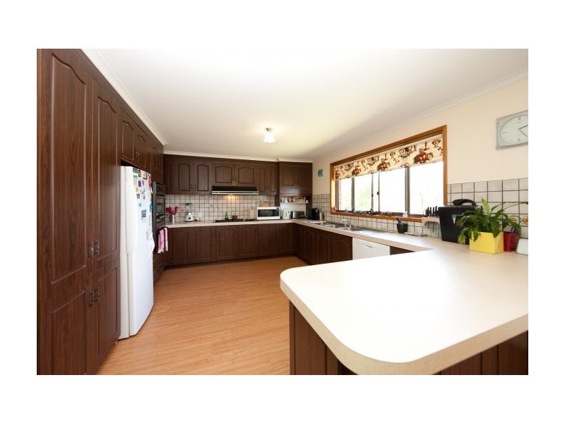 6 Bandalong Rd, Lavington NSW 2641