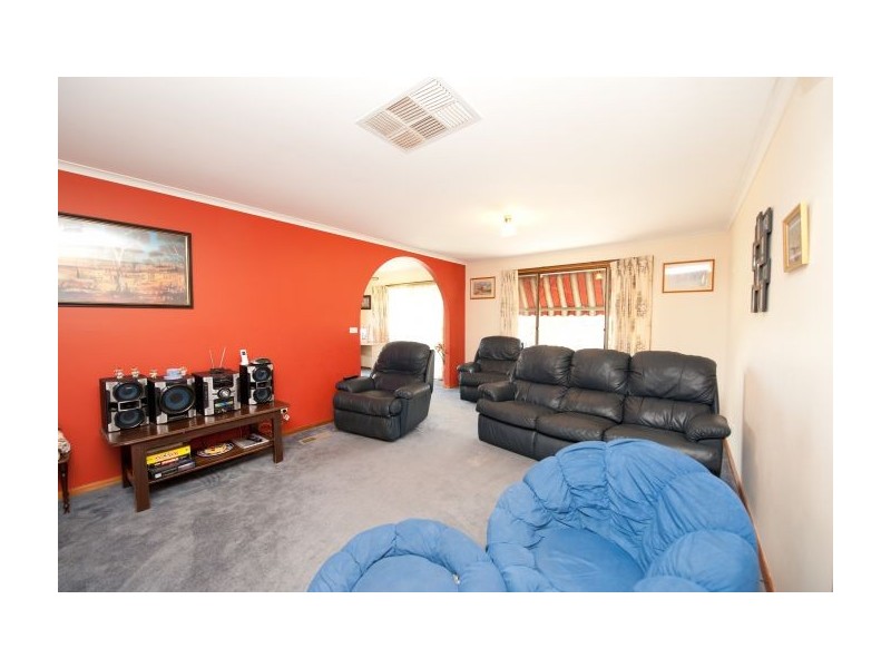6 Bandalong Rd, Lavington NSW 2641