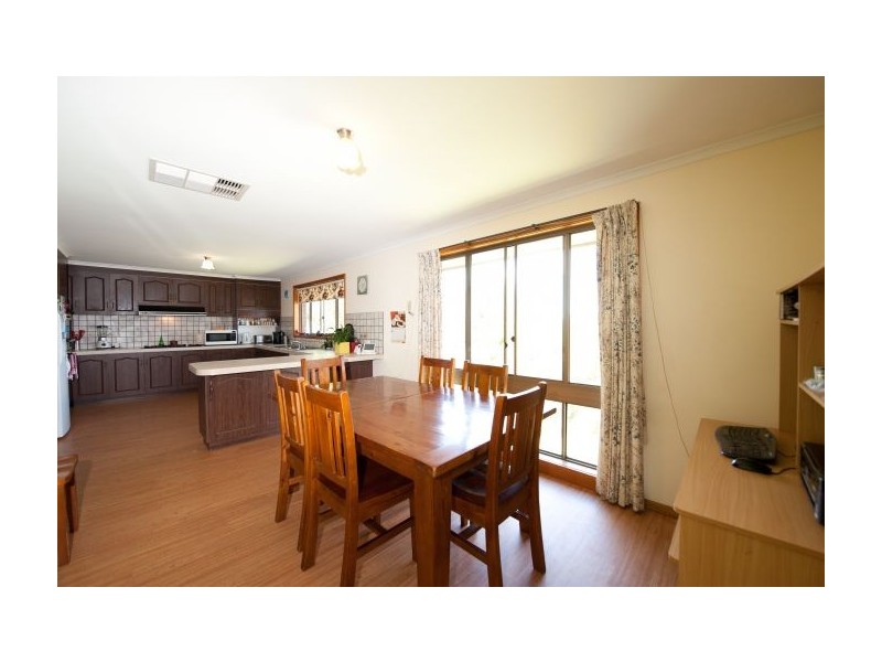 6 Bandalong Rd, Lavington NSW 2641