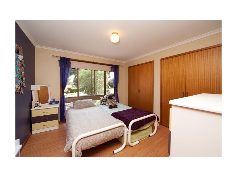 6 Bandalong Rd, Lavington NSW 2641