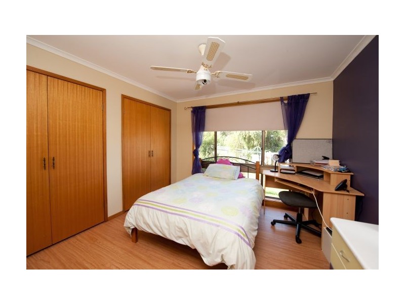 6 Bandalong Rd, Lavington NSW 2641