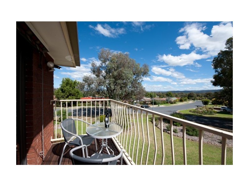 6 Bandalong Rd, Lavington NSW 2641