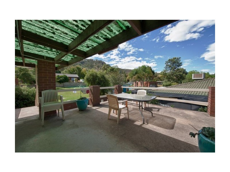 6 Bandalong Rd, Lavington NSW 2641