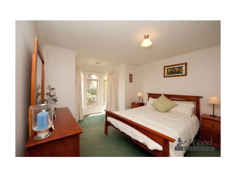 10 Newton Circuit, Thurgoona NSW 2640