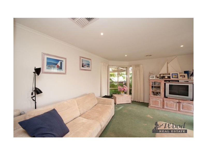 10 Newton Circuit, Thurgoona NSW 2640