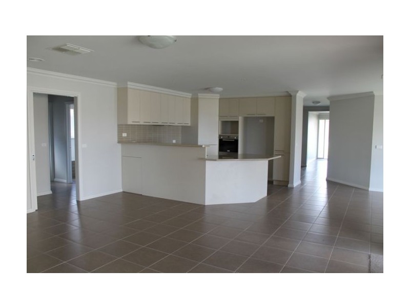 54 Honeyeater Circuit, Thurgoona NSW 2640